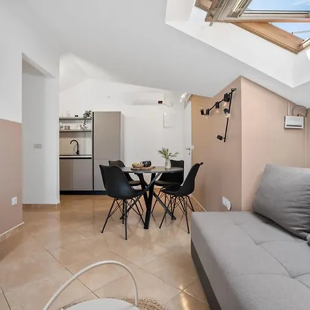 Lux Guest house Promajna