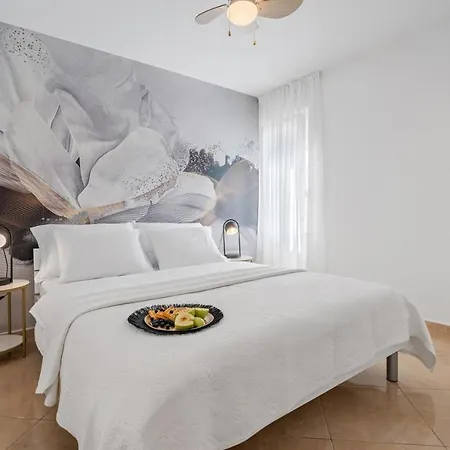 Lux בית הארחה