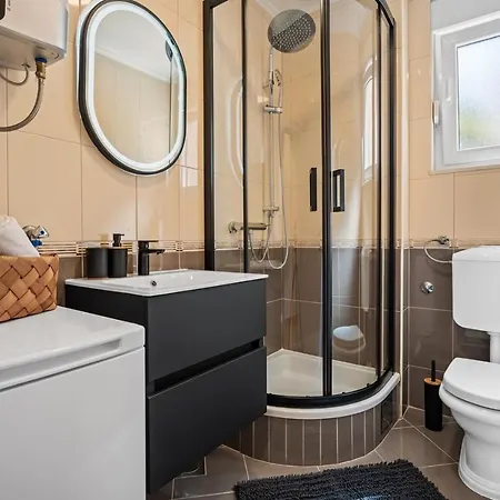 Lux בית הארחה פרומאינה