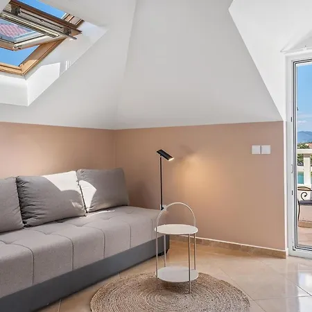 Lux Guest house *