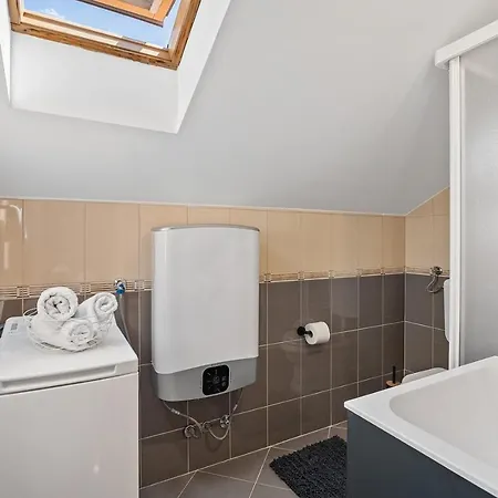 Lux Guest house Promajna